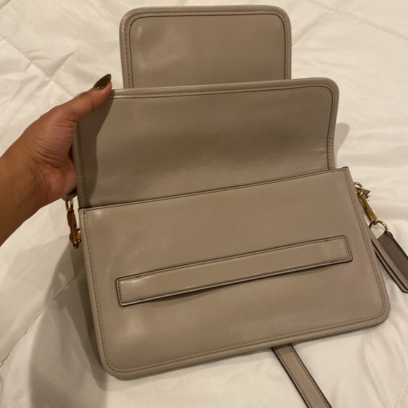 Marc Jacobs Large Madison Taupe Crossbody Shoulder Bag! - Picture 7 of 9